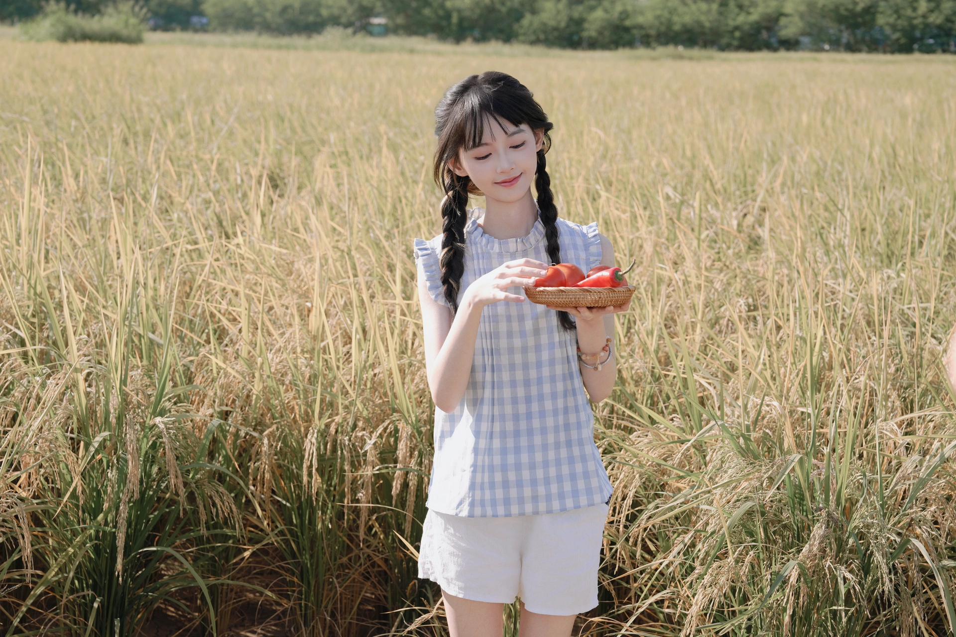[YITUYU艺图语]2024.12.14 花田稻香，少女轻颜 小乐 2